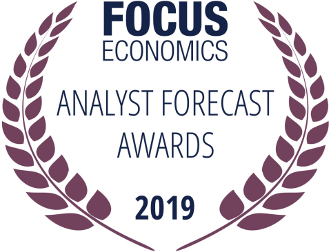FocusEconomics_AwardLogo_1135x866_white_2019.jpg